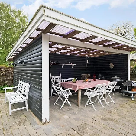 Three-bedroom In Hornbak *