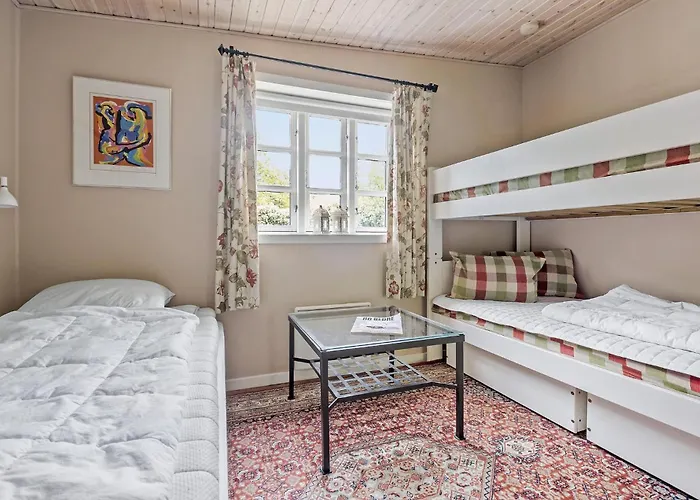 Дом отдыха Three-bedroom In Hornbak *